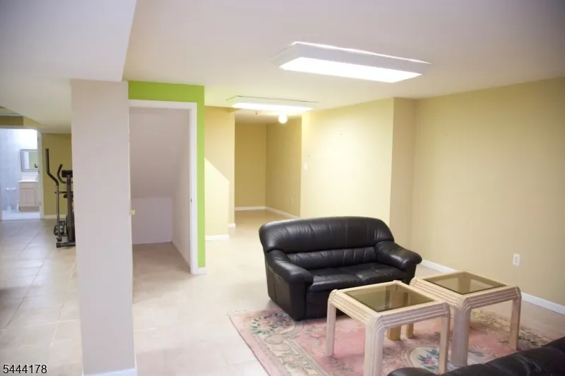 43 Cleveland Ave East Hanover, NJ 07936