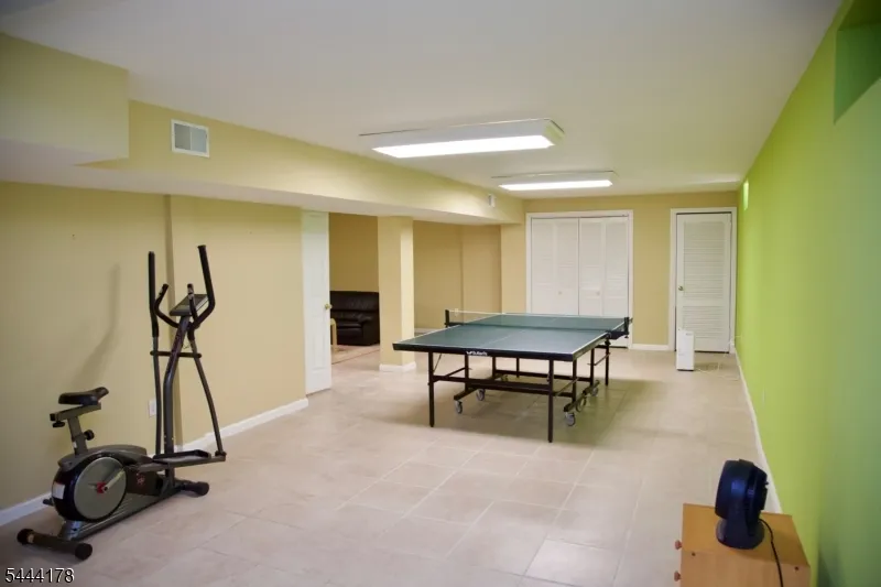 43 Cleveland Ave East Hanover, NJ 07936