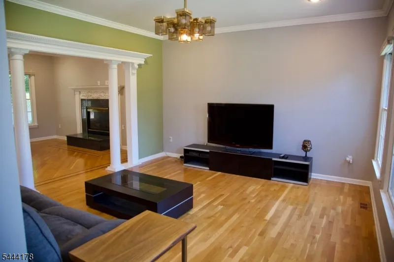43 Cleveland Ave East Hanover, NJ 07936