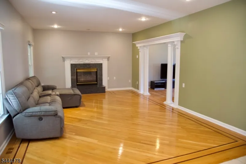43 Cleveland Ave East Hanover, NJ 07936