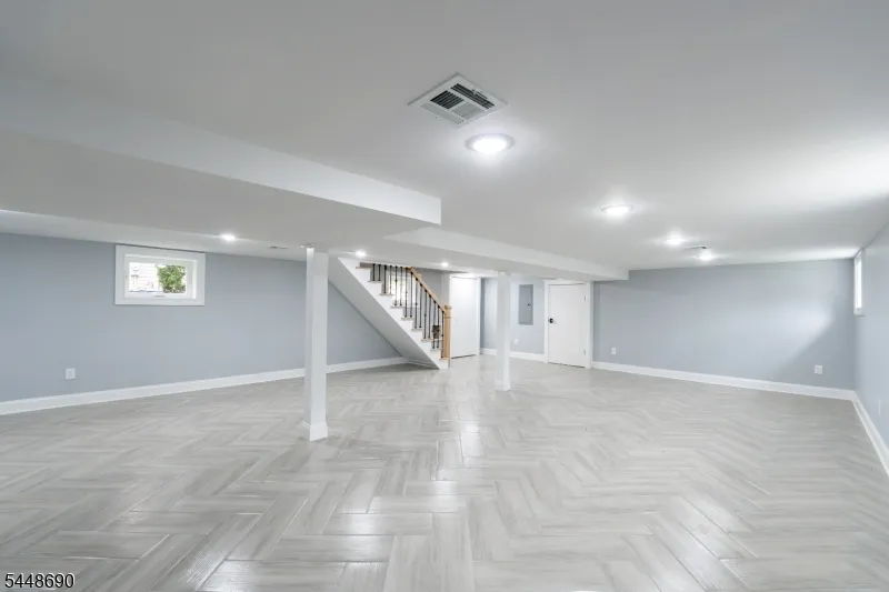 9 Hugenot St East Hanover, NJ 07936