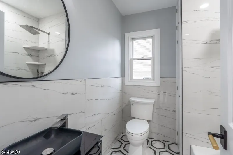 9 Hugenot St East Hanover, NJ 07936