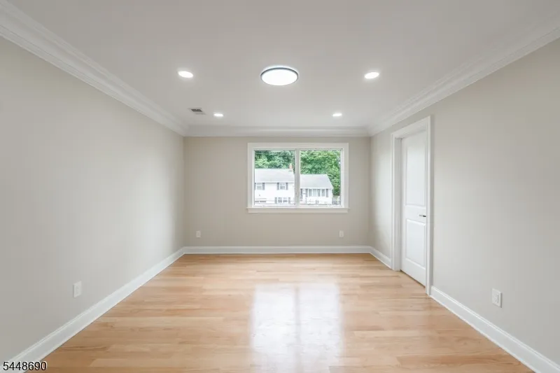 9 Hugenot St East Hanover, NJ 07936