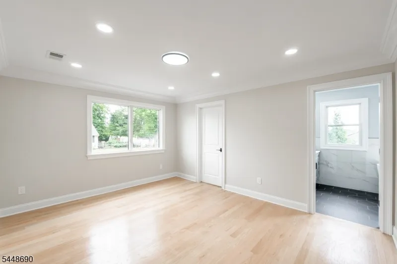 9 Hugenot St East Hanover, NJ 07936
