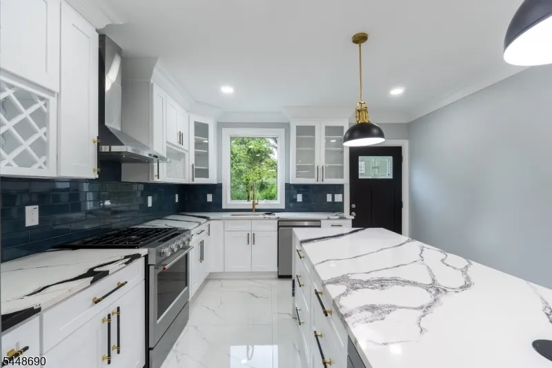 9 Hugenot St East Hanover, NJ 07936