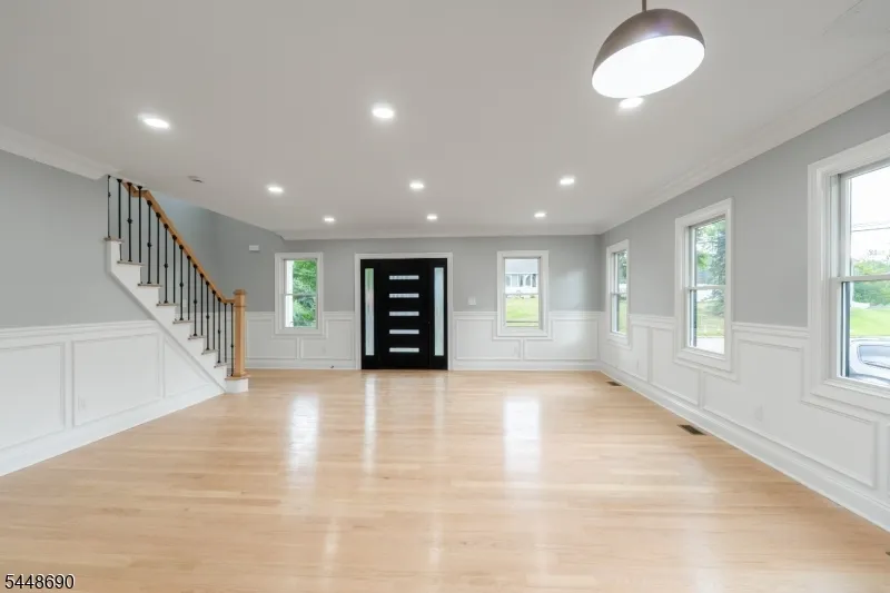 9 Hugenot St East Hanover, NJ 07936