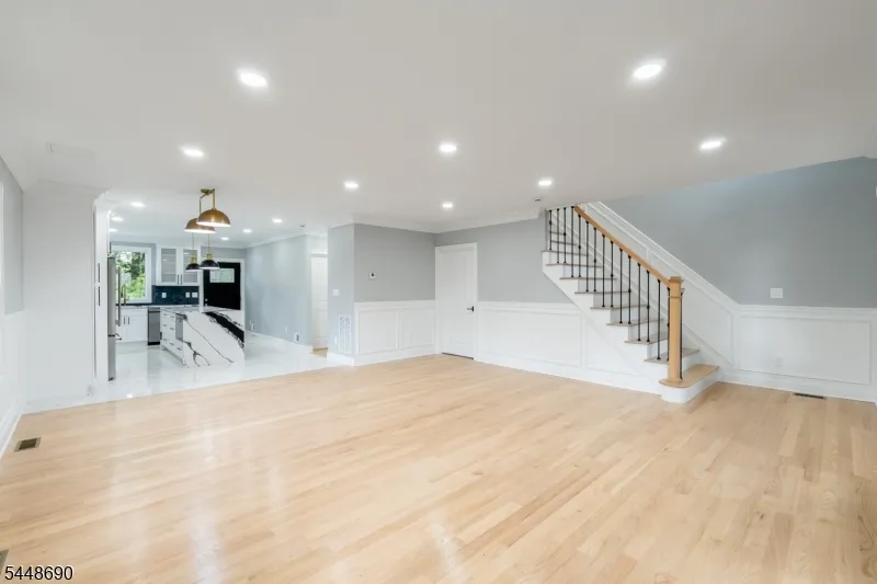 9 Hugenot St East Hanover, NJ 07936