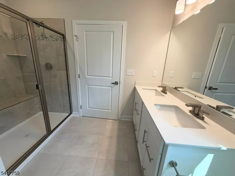 40 Thomas Knoll Blvd Mansfield, NJ 07865