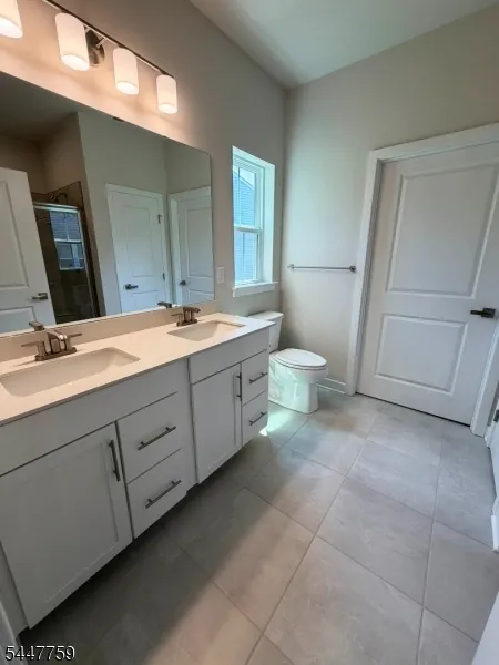 40 Thomas Knoll Blvd Mansfield, NJ 07865