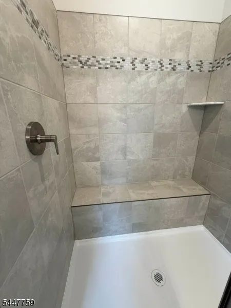 40 Thomas Knoll Blvd Mansfield, NJ 07865