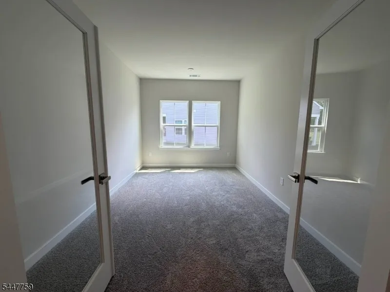 40 Thomas Knoll Blvd Mansfield, NJ 07865