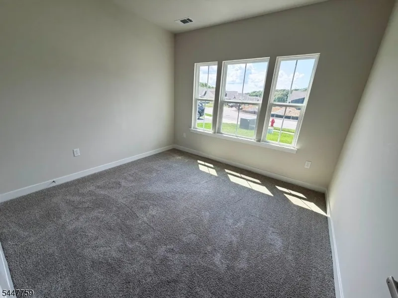 40 Thomas Knoll Blvd Mansfield, NJ 07865