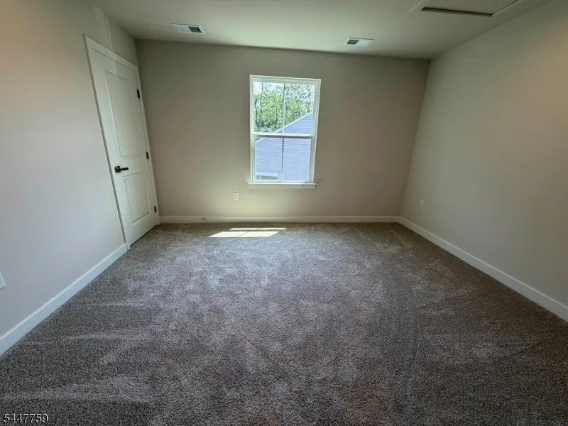 40 Thomas Knoll Blvd Mansfield, NJ 07865