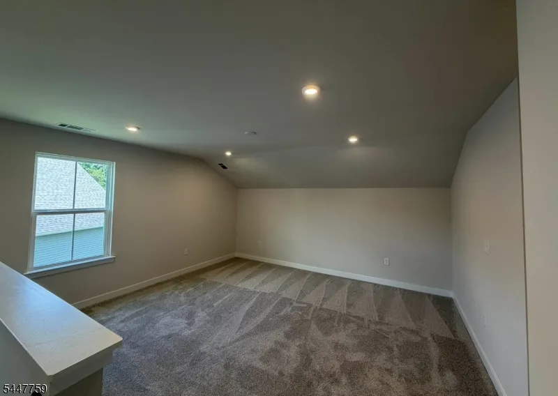 40 Thomas Knoll Blvd Mansfield, NJ 07865