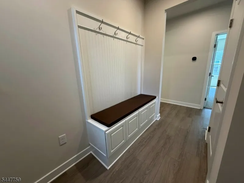 40 Thomas Knoll Blvd Mansfield, NJ 07865