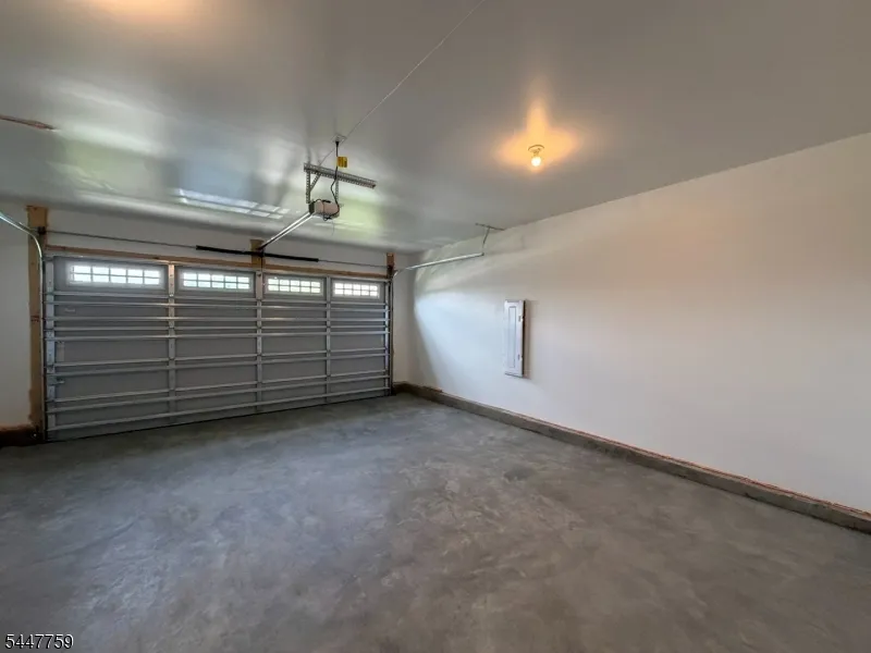 40 Thomas Knoll Blvd Mansfield, NJ 07865