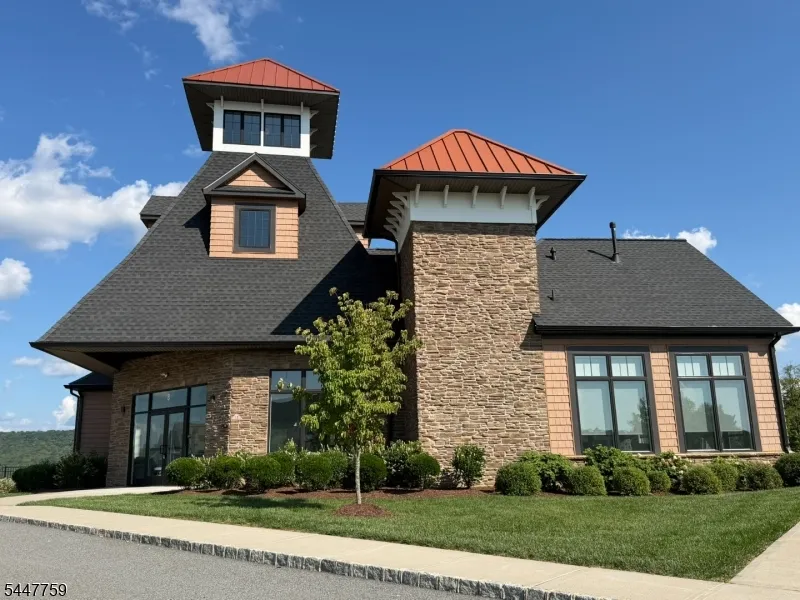 40 Thomas Knoll Blvd Mansfield, NJ 07865