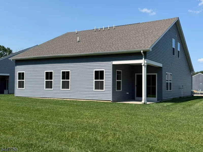 40 Thomas Knoll Blvd Mansfield, NJ 07865