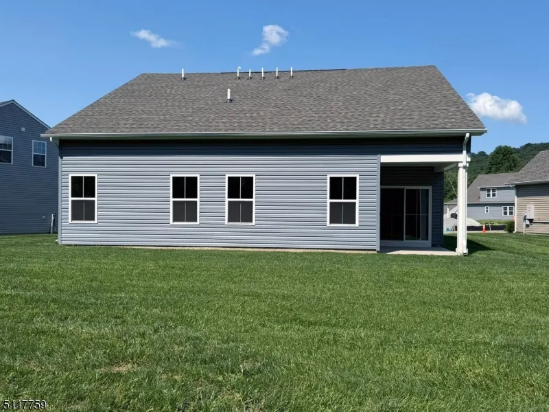 40 Thomas Knoll Blvd Mansfield, NJ 07865