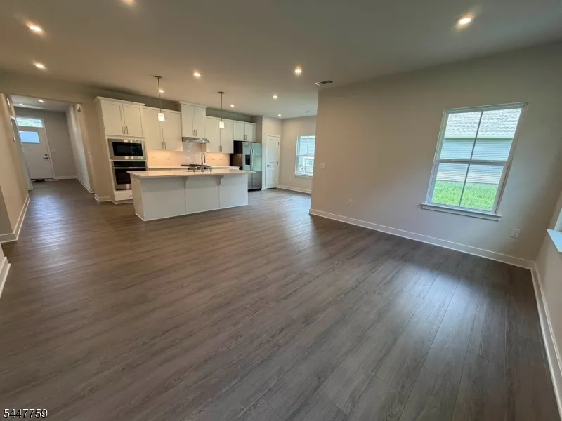 40 Thomas Knoll Blvd Mansfield, NJ 07865