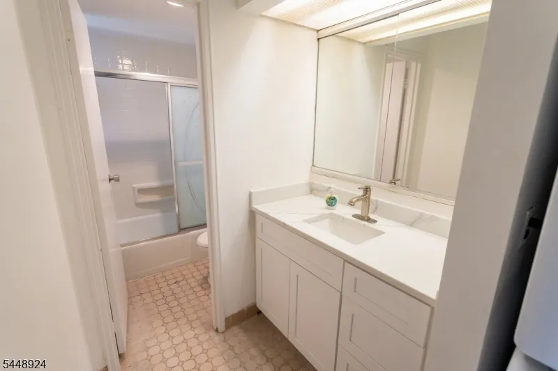 355 River Road #E Unit E Nutley, NJ 07110