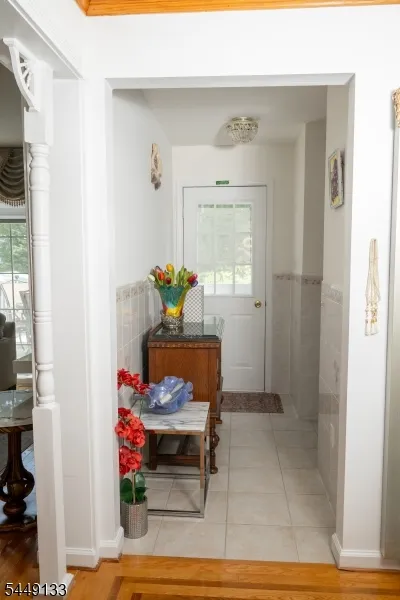 40 Oaktree Ln Bloomfield, NJ 07003