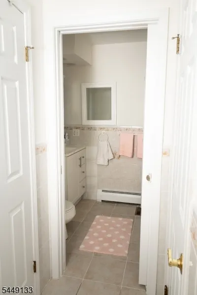 40 Oaktree Ln Bloomfield, NJ 07003