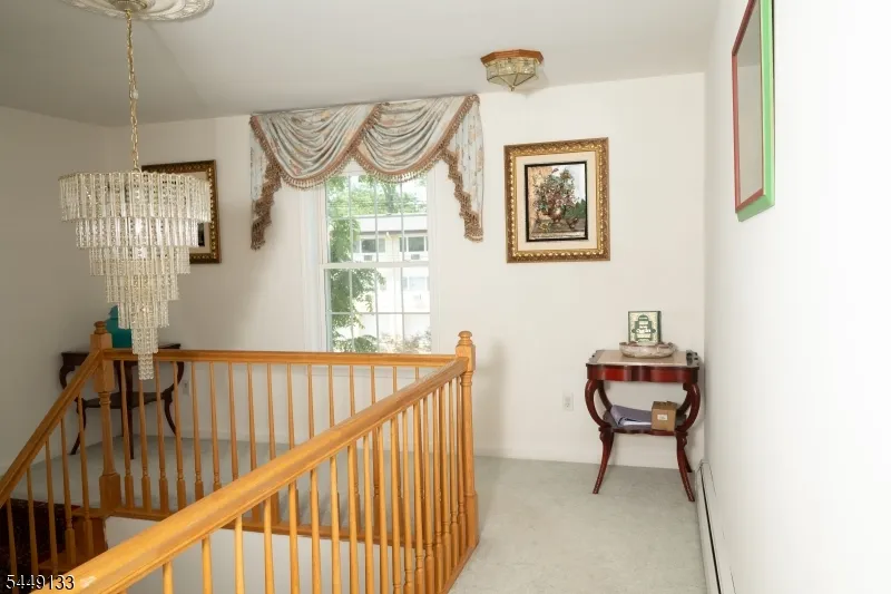 40 Oaktree Ln Bloomfield, NJ 07003