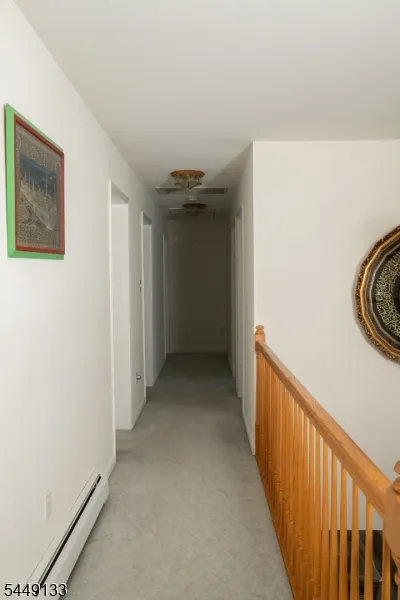 40 Oaktree Ln Bloomfield, NJ 07003