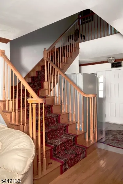 40 Oaktree Ln Bloomfield, NJ 07003