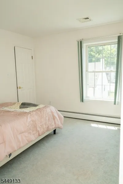 40 Oaktree Ln Bloomfield, NJ 07003