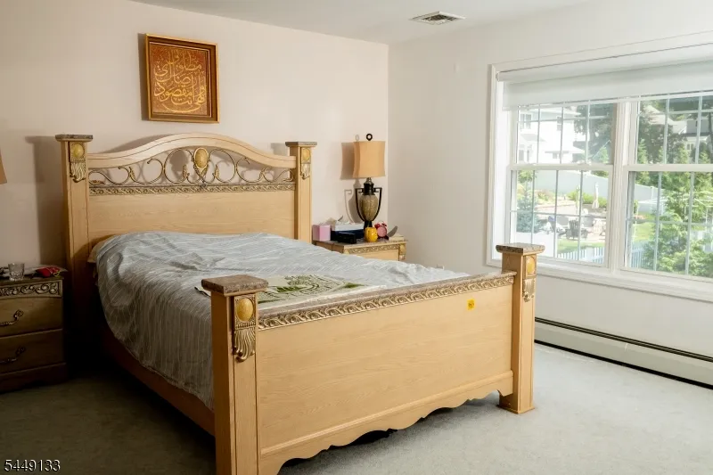 40 Oaktree Ln Bloomfield, NJ 07003