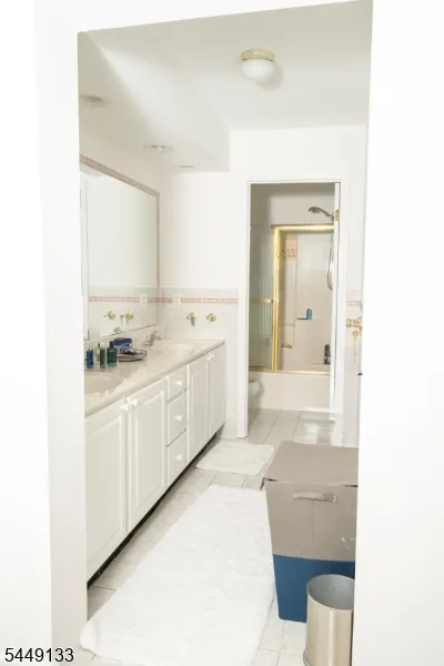 40 Oaktree Ln Bloomfield, NJ 07003