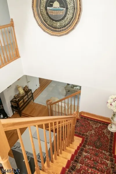 40 Oaktree Ln Bloomfield, NJ 07003