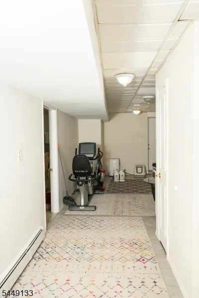 40 Oaktree Ln Bloomfield, NJ 07003