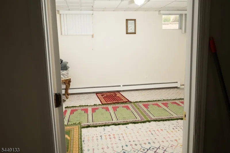 40 Oaktree Ln Bloomfield, NJ 07003