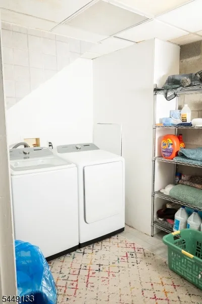 40 Oaktree Ln Bloomfield, NJ 07003