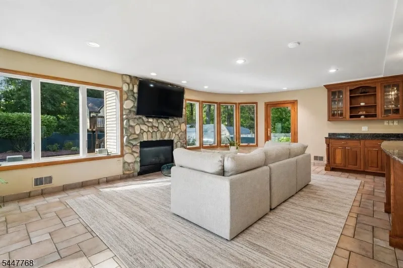 328 Hillside Ave Livingston, NJ 07039