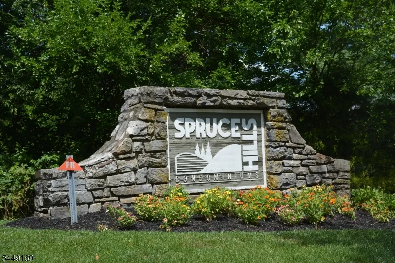 1306 Spruce Hills Dr Glen Gardner, NJ 08826