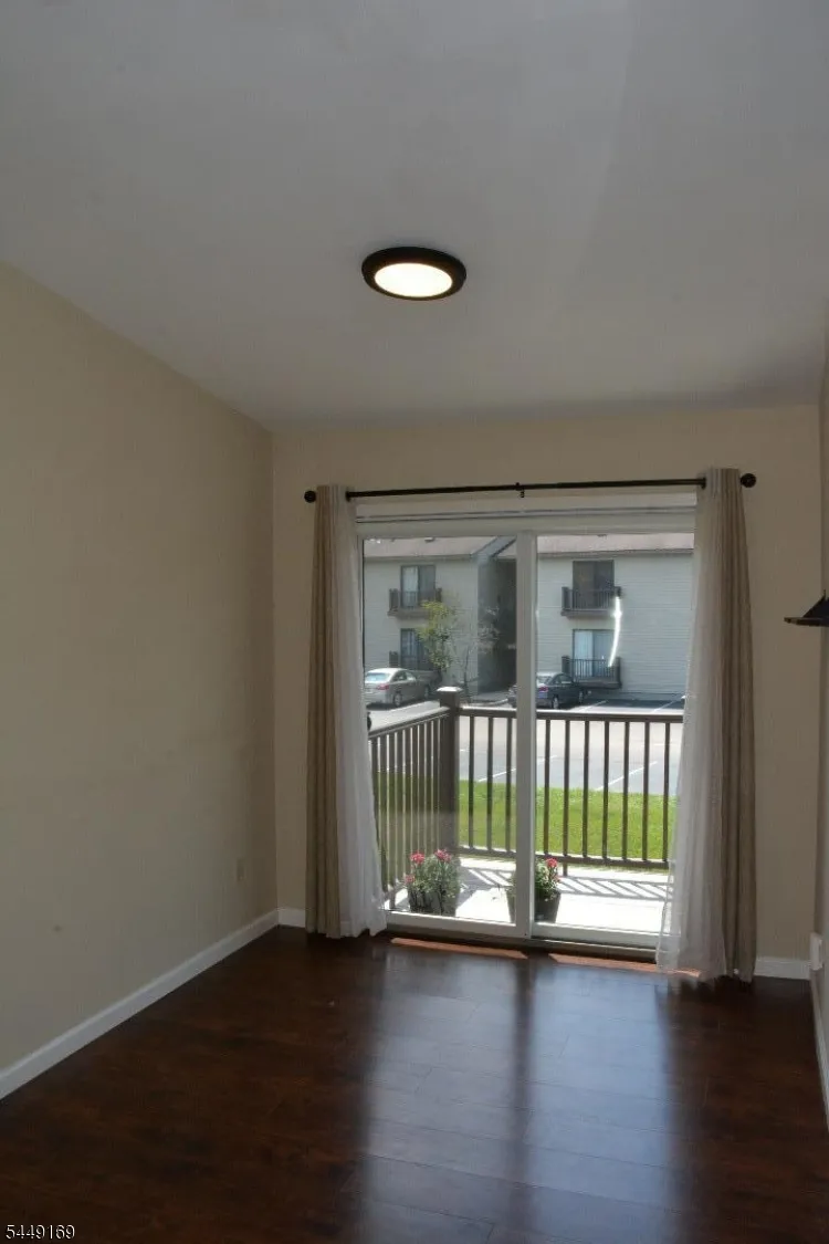 1306 Spruce Hills Dr Glen Gardner, NJ 08826
