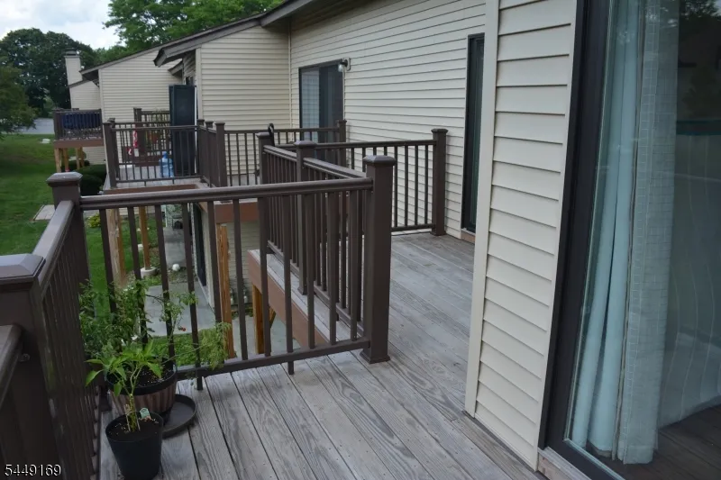 1306 Spruce Hills Dr Glen Gardner, NJ 08826
