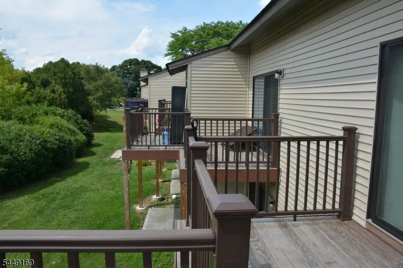 1306 Spruce Hills Dr Glen Gardner, NJ 08826