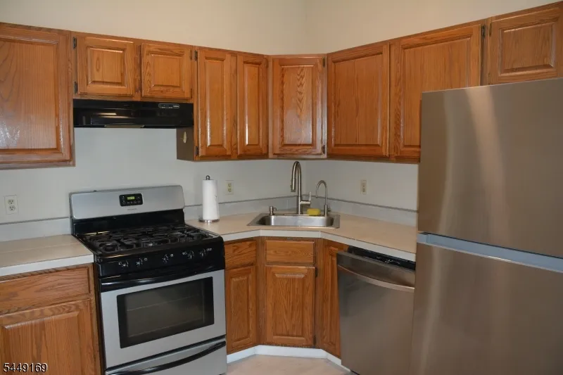 1306 Spruce Hills Dr Glen Gardner, NJ 08826