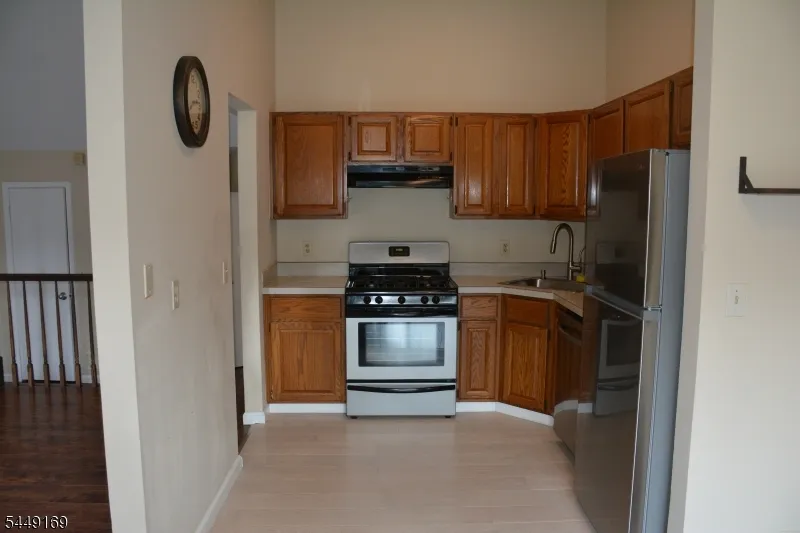 1306 Spruce Hills Dr Glen Gardner, NJ 08826