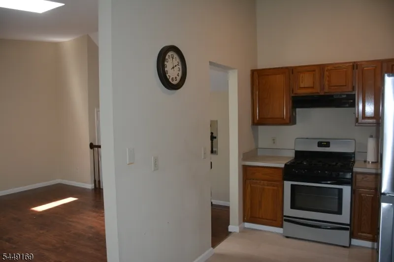1306 Spruce Hills Dr Glen Gardner, NJ 08826
