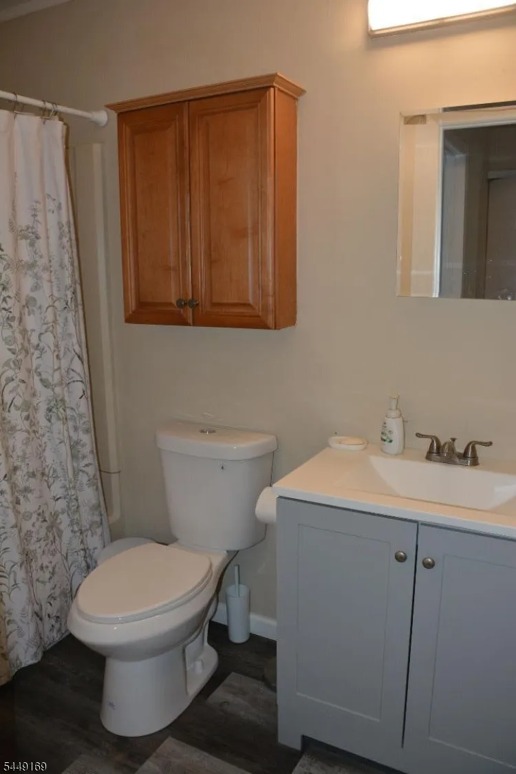 1306 Spruce Hills Dr Glen Gardner, NJ 08826