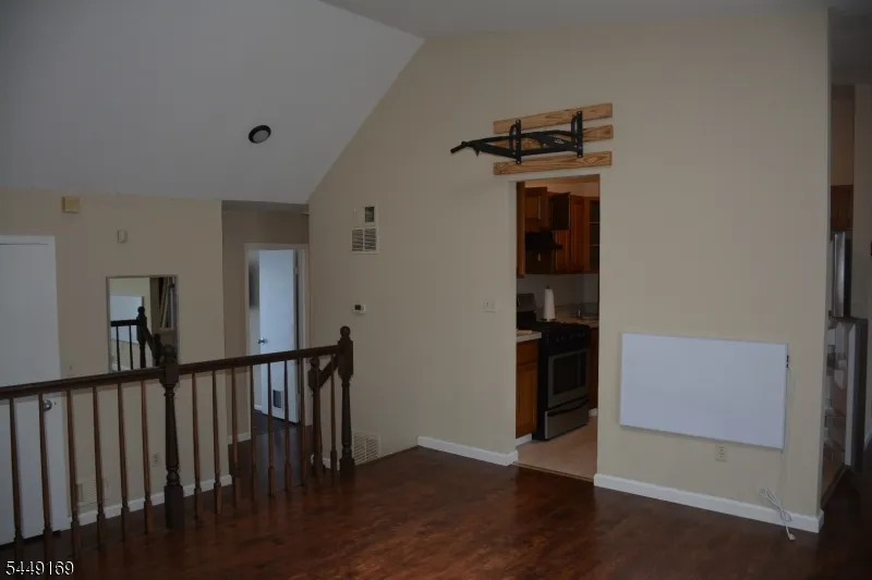 1306 Spruce Hills Dr Glen Gardner, NJ 08826