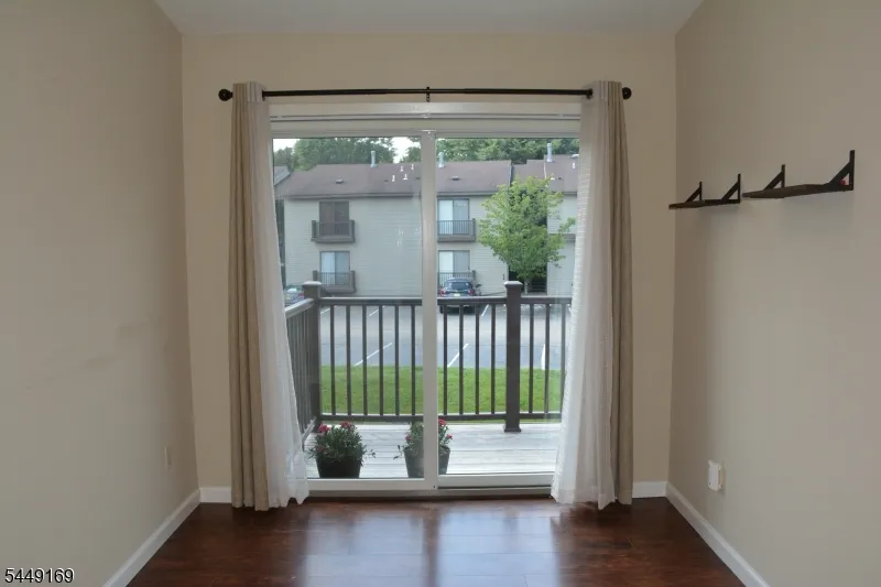 1306 Spruce Hills Dr Glen Gardner, NJ 08826