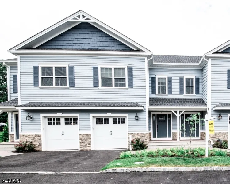 14 Clover Ct Berkeley Heights, NJ 07922