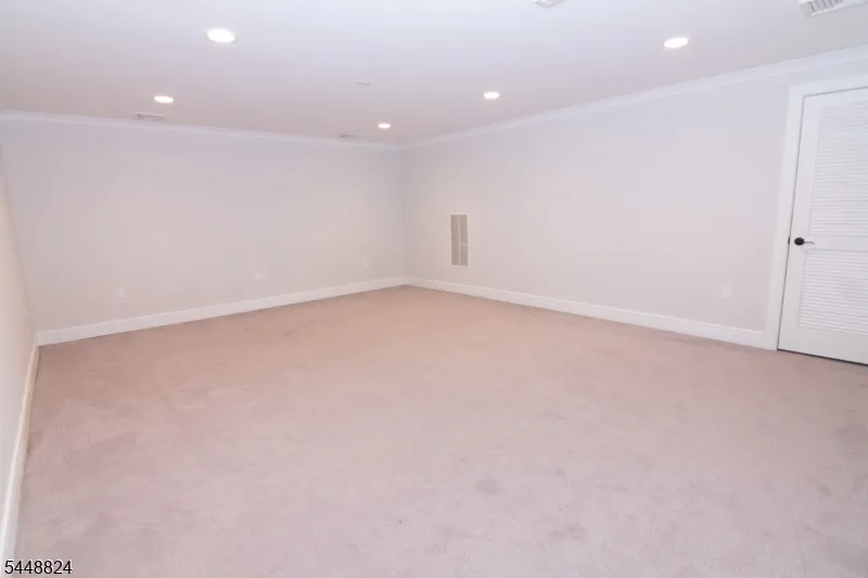 14 Clover Ct Berkeley Heights, NJ 07922